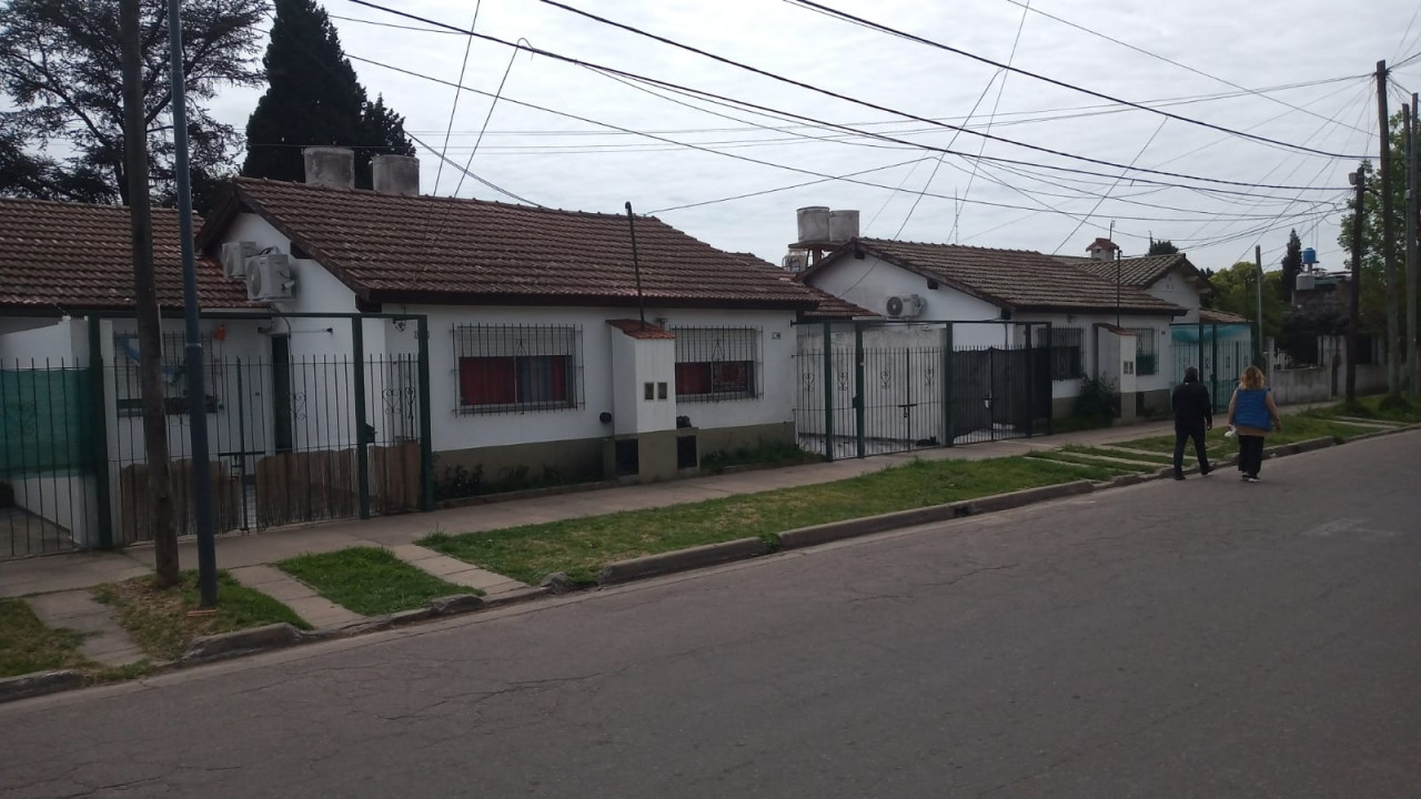 # Venta Duplex tipo Casa de 3 ambientes con cochera y patio - Jose C Paz #