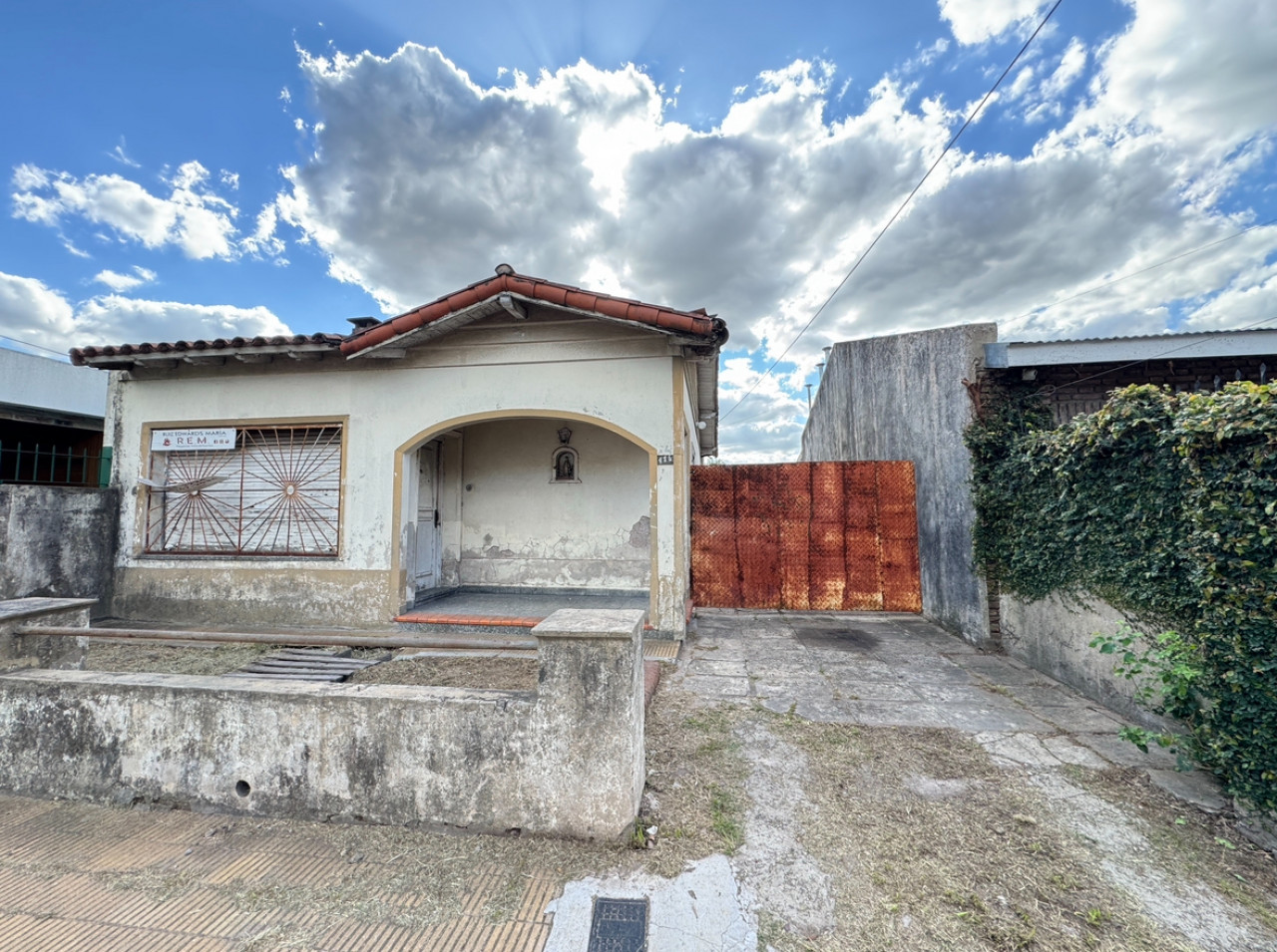 VENTA CASA A RECICLAR  EN MUÑIZ 4 AMBIENTES, LOTE 360 MTS