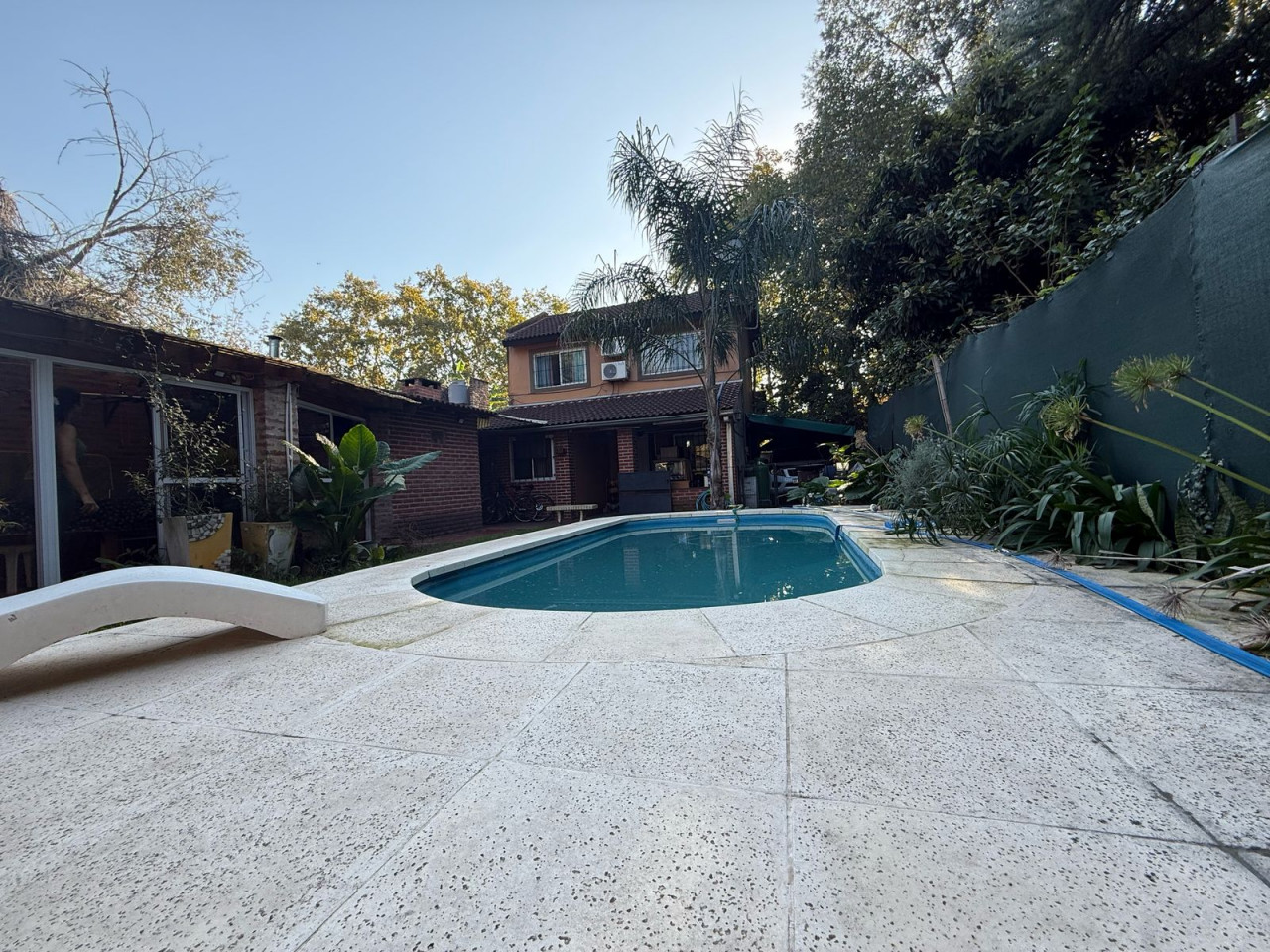 Casa en venta de 3 ambientes en San Miguel con parque y pileta
